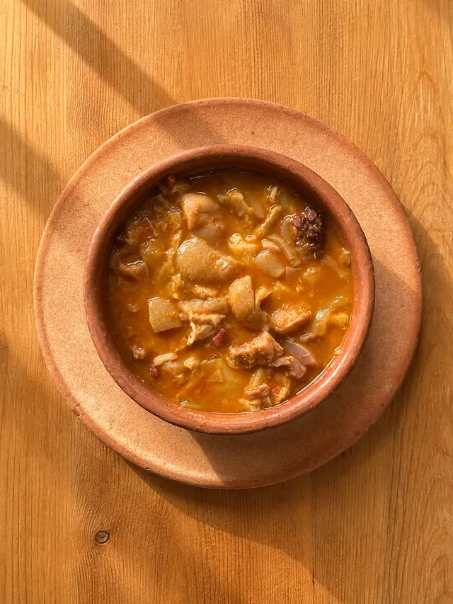 Callos de la Pili servidos en cazuela de barro