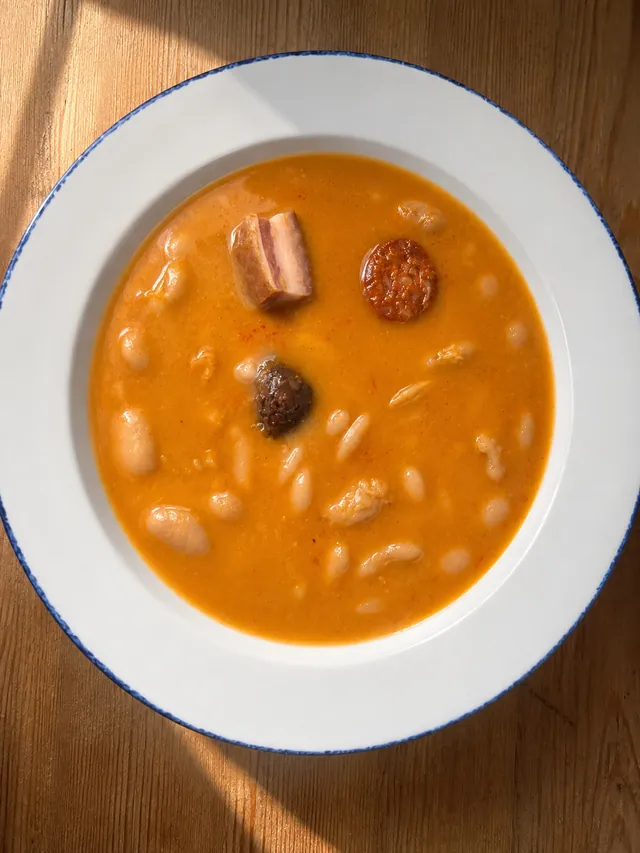 Judiones con chorizo, morcilla y panceta
